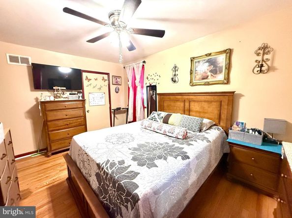 7836 Lorna Drive, Philadelphia PA 19111
