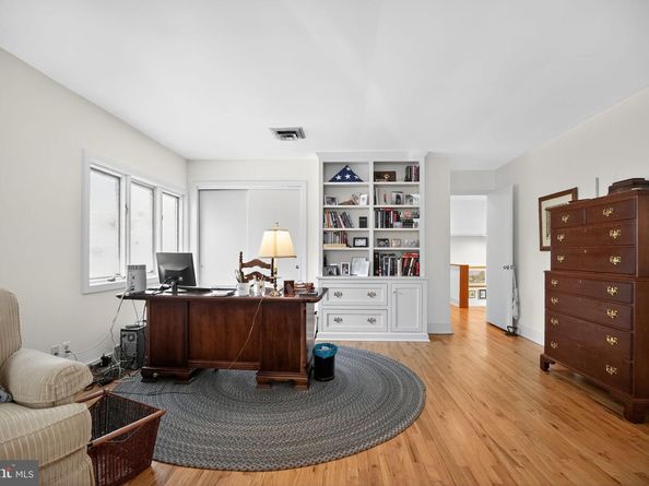 1 Fox Pond, Spring House PA 19477