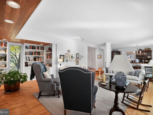 1 Fox Pond, Spring House PA 19477