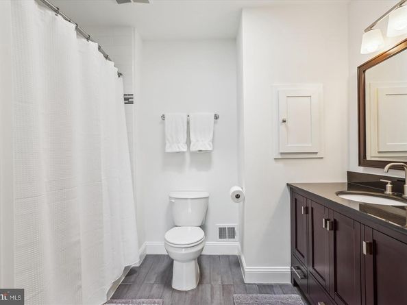 2646 Woodley Place NW 1/2, Washington DC 20008