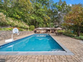 8917 Harvest Square Court, Potomac MD 20854
