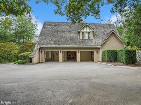 8917 Harvest Square Court, Potomac MD 20854