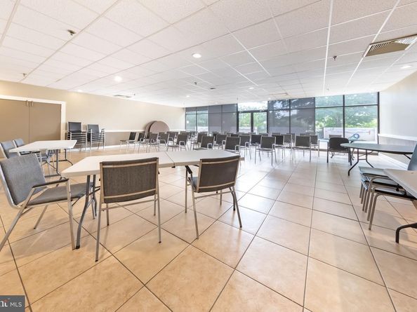 5911 Edsall Road 912, Alexandria VA 22304