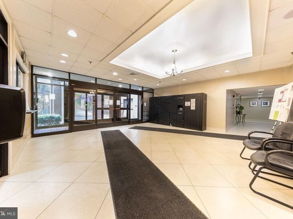 5911 Edsall Road 912, Alexandria VA 22304