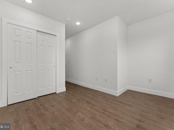 2033 N 9TH Street, Philadelphia PA 19122