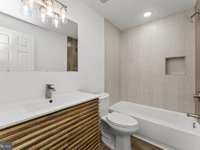 2033 N 9TH Street, Philadelphia PA 19122