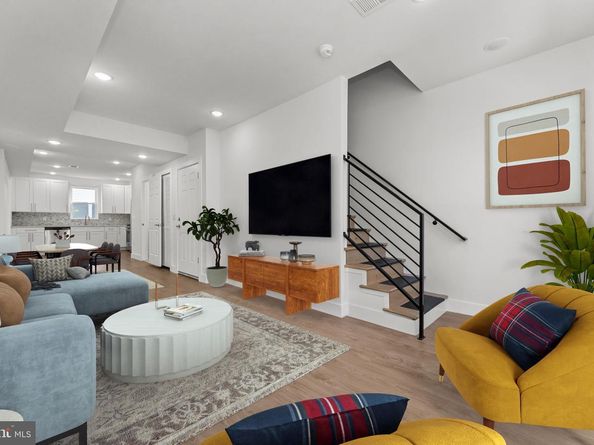 2033 N 9TH Street, Philadelphia PA 19122