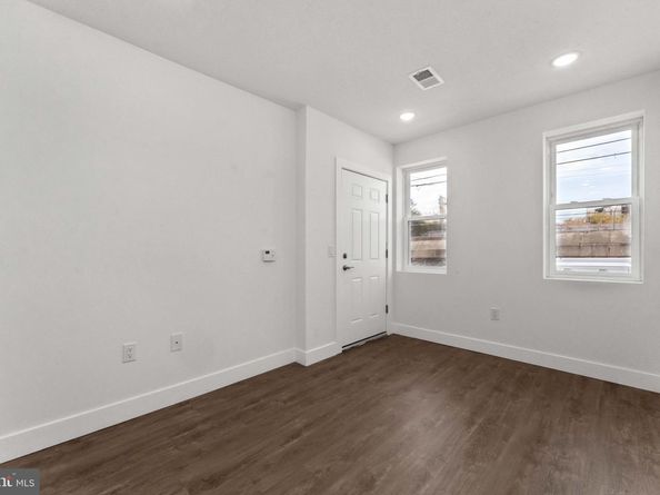 2033 N 9TH Street, Philadelphia PA 19122