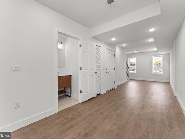 2033 N 9TH Street, Philadelphia PA 19122