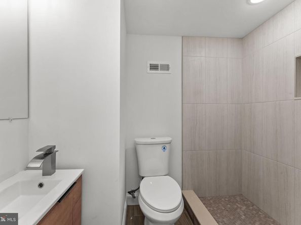 2033 N 9TH Street, Philadelphia PA 19122