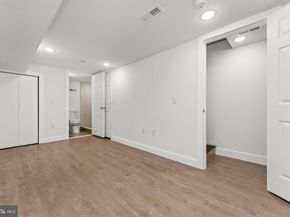 2033 N 9TH Street, Philadelphia PA 19122