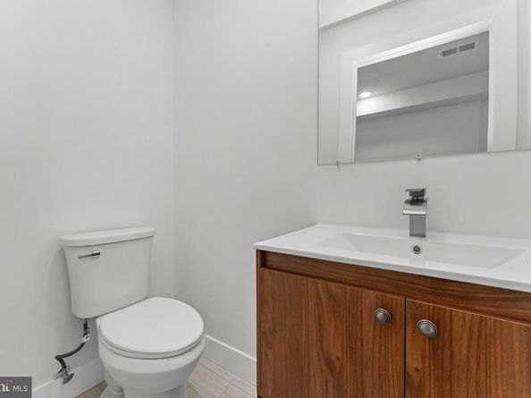 2033 N 9TH Street, Philadelphia PA 19122