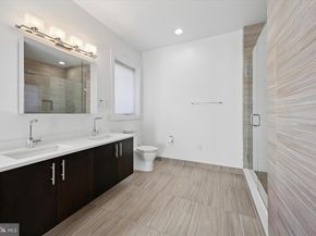 152 N Front Street, Philadelphia PA 19106