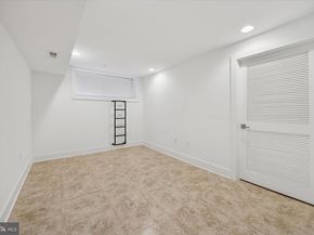 152 N Front Street, Philadelphia PA 19106