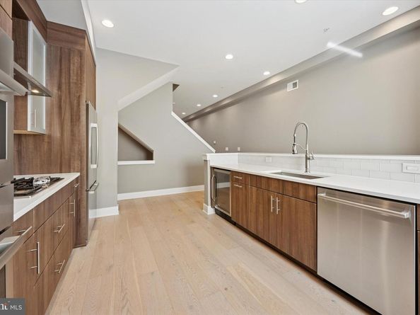 152 N Front Street, Philadelphia PA 19106