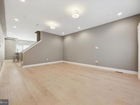 152 N Front Street, Philadelphia PA 19106