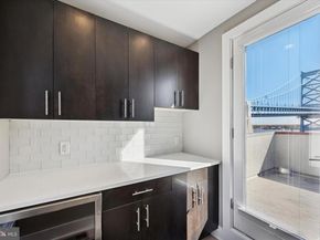 152 N Front Street, Philadelphia PA 19106