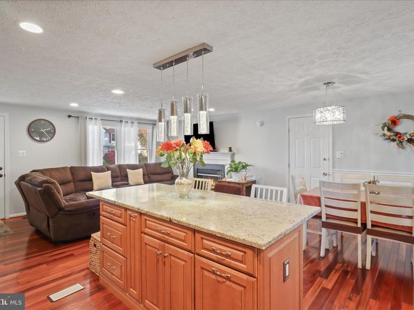 207 N Laura Anne Drive, Sterling VA 20164