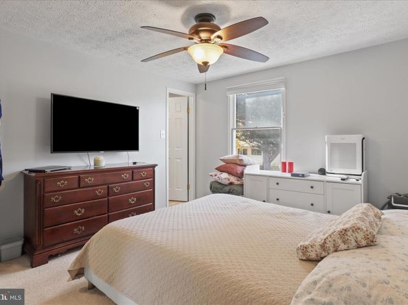 207 N Laura Anne Drive, Sterling VA 20164