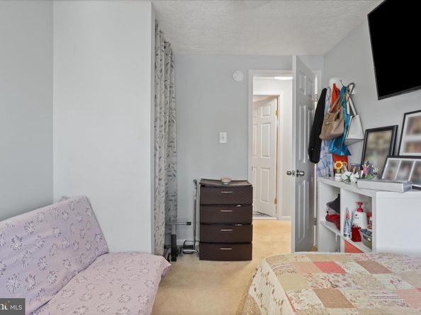 207 N Laura Anne Drive, Sterling VA 20164