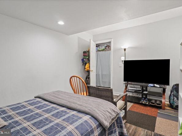 207 N Laura Anne Drive, Sterling VA 20164