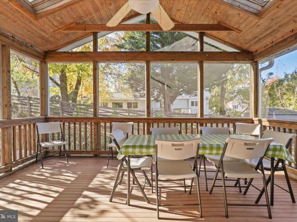 207 N Laura Anne Drive, Sterling VA 20164