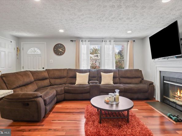 207 N Laura Anne Drive, Sterling VA 20164