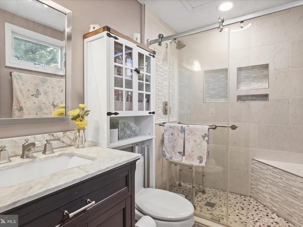 207 N Laura Anne Drive, Sterling VA 20164