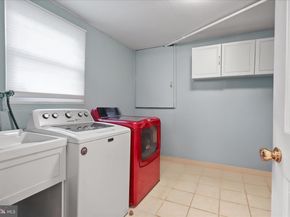 207 N Laura Anne Drive, Sterling VA 20164