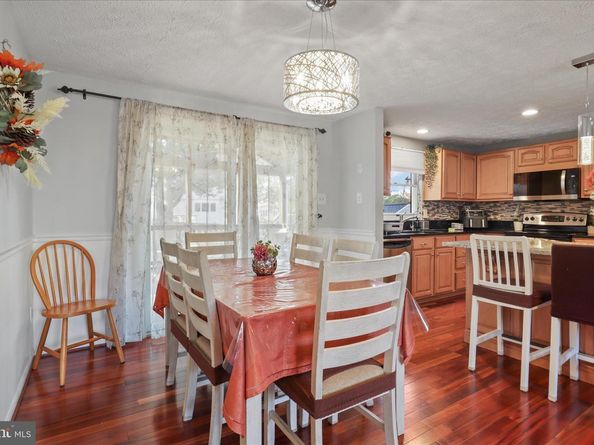 207 N Laura Anne Drive, Sterling VA 20164