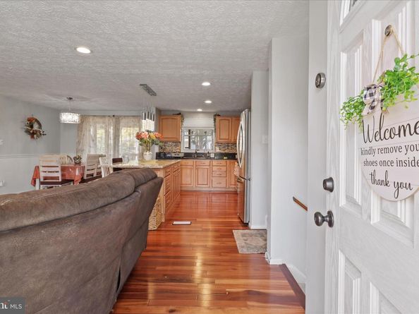 207 N Laura Anne Drive, Sterling VA 20164