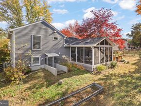 207 N Laura Anne Drive, Sterling VA 20164