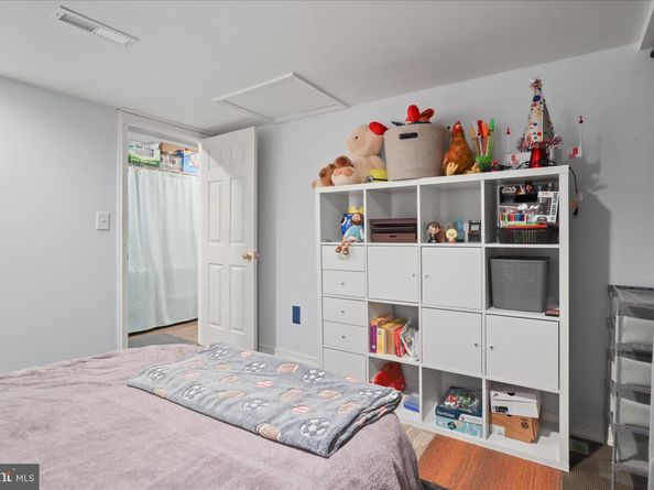 207 N Laura Anne Drive, Sterling VA 20164