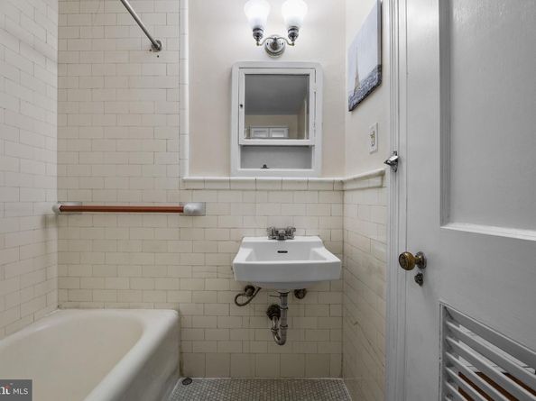 1324 Locust Street 807, Philadelphia PA 19107