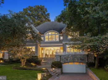 3033 University Terrace NW