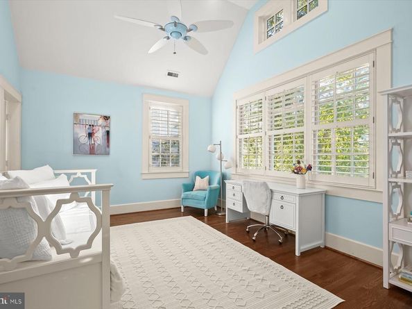 3033 University Terrace NW, Washington DC 20016