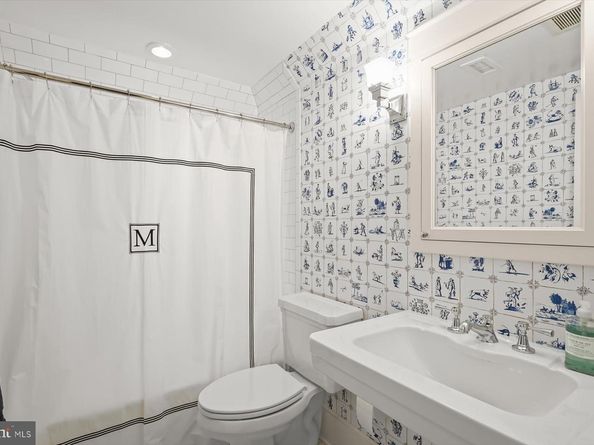 3033 University Terrace NW, Washington DC 20016