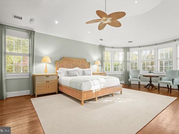 3033 University Terrace NW, Washington DC 20016