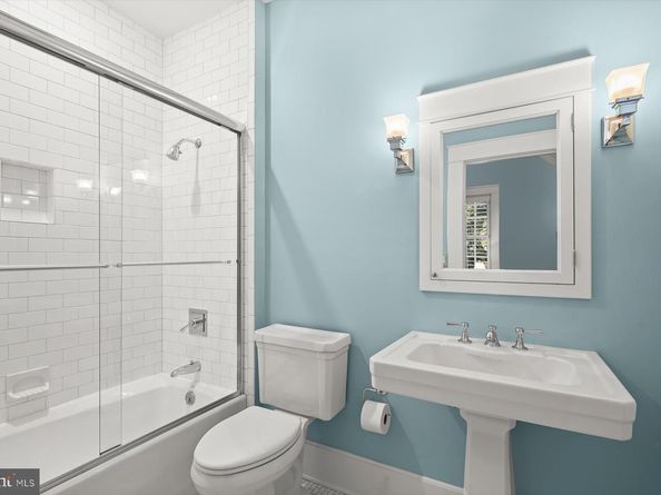 3033 University Terrace NW, Washington DC 20016