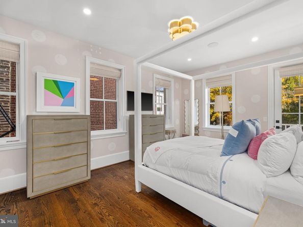 1305 30TH Street NW 106, Washington DC 20007