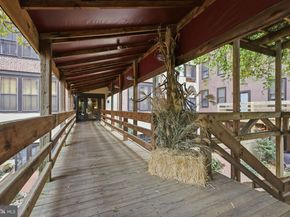 301 Race Street C010, Philadelphia PA 19106