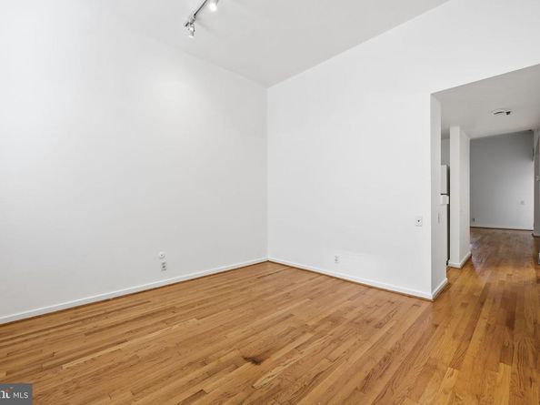 301 Race Street C010, Philadelphia PA 19106