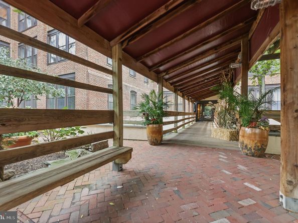 301 Race Street C010, Philadelphia PA 19106