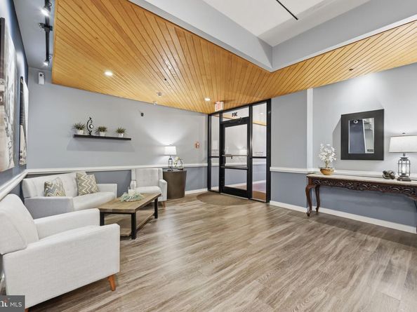 301 Race Street C010, Philadelphia PA 19106