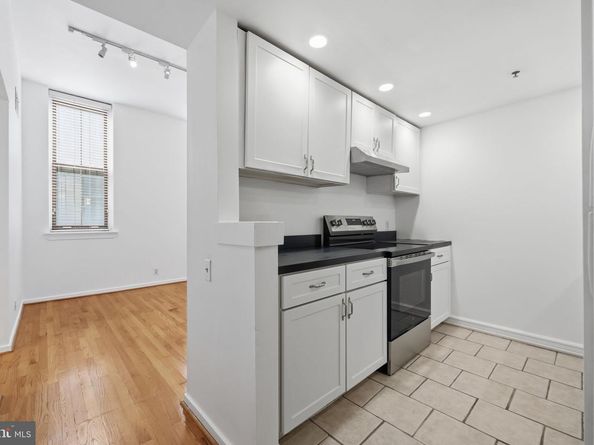 301 Race Street C010, Philadelphia PA 19106