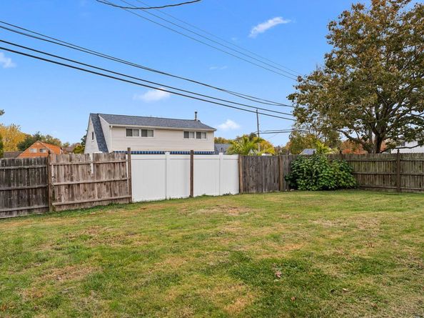 14 High Road, Levittown PA 19056