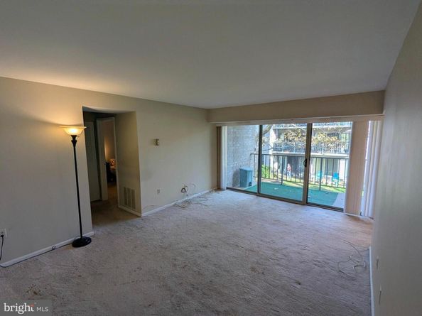 15 Canterbury Square 202, Alexandria VA 22304