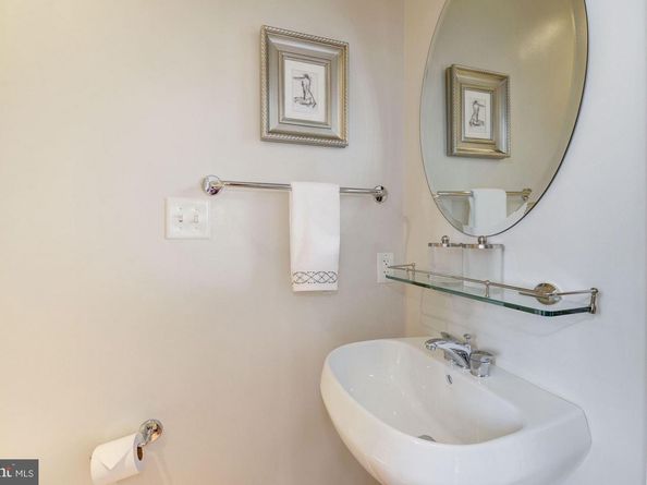 1662 N Quinn Street N, Arlington VA 22209