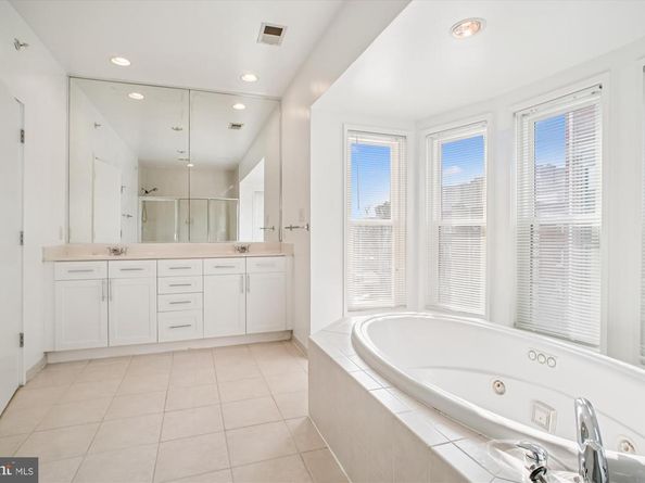 1662 N Quinn Street N, Arlington VA 22209