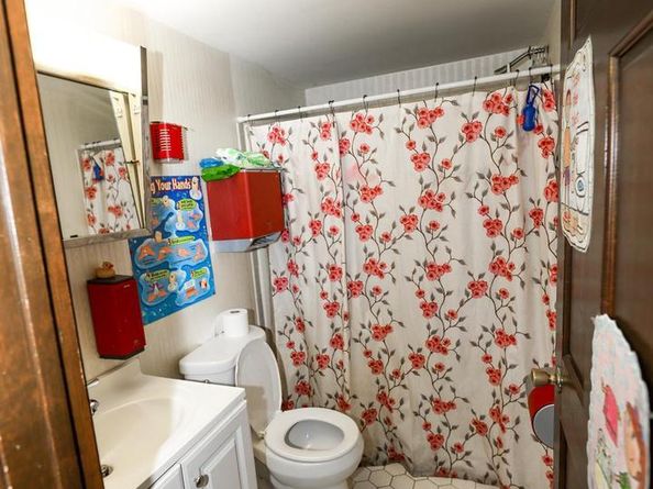 232 Long Lane, Upper Darby PA 19082